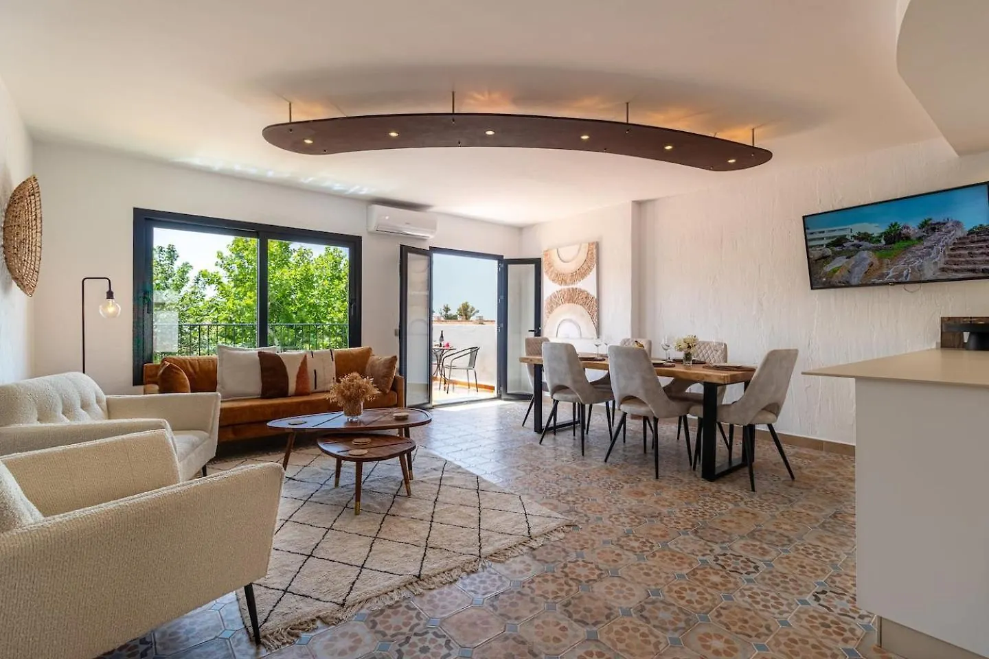 New Renovated Central Apartment With Modern Touch location