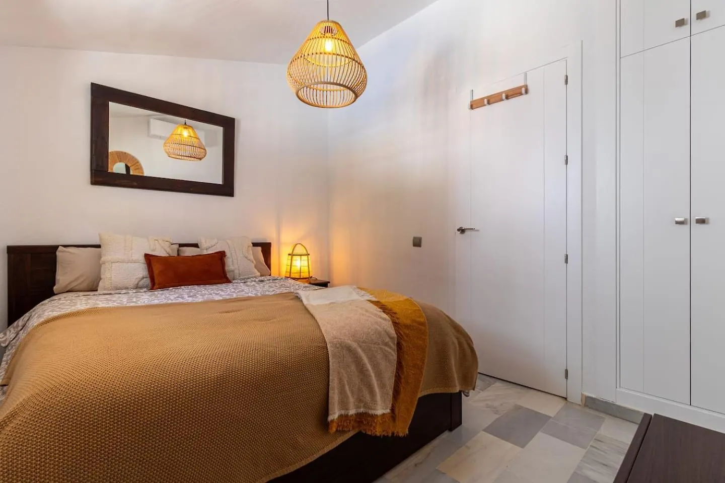 New Renovated Central Apartment With Modern Touch Mijas